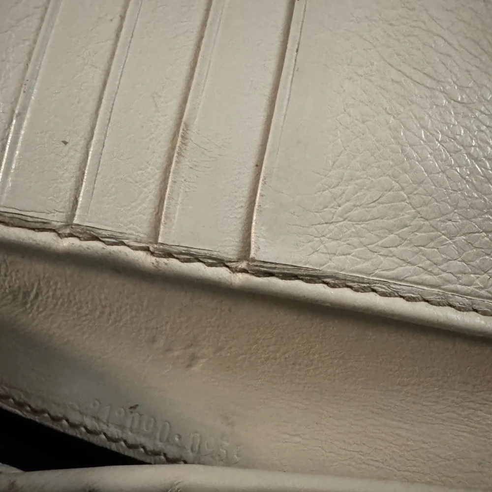 GUCCI GG Bifold Canvas Wallet - Picture 9 of 13